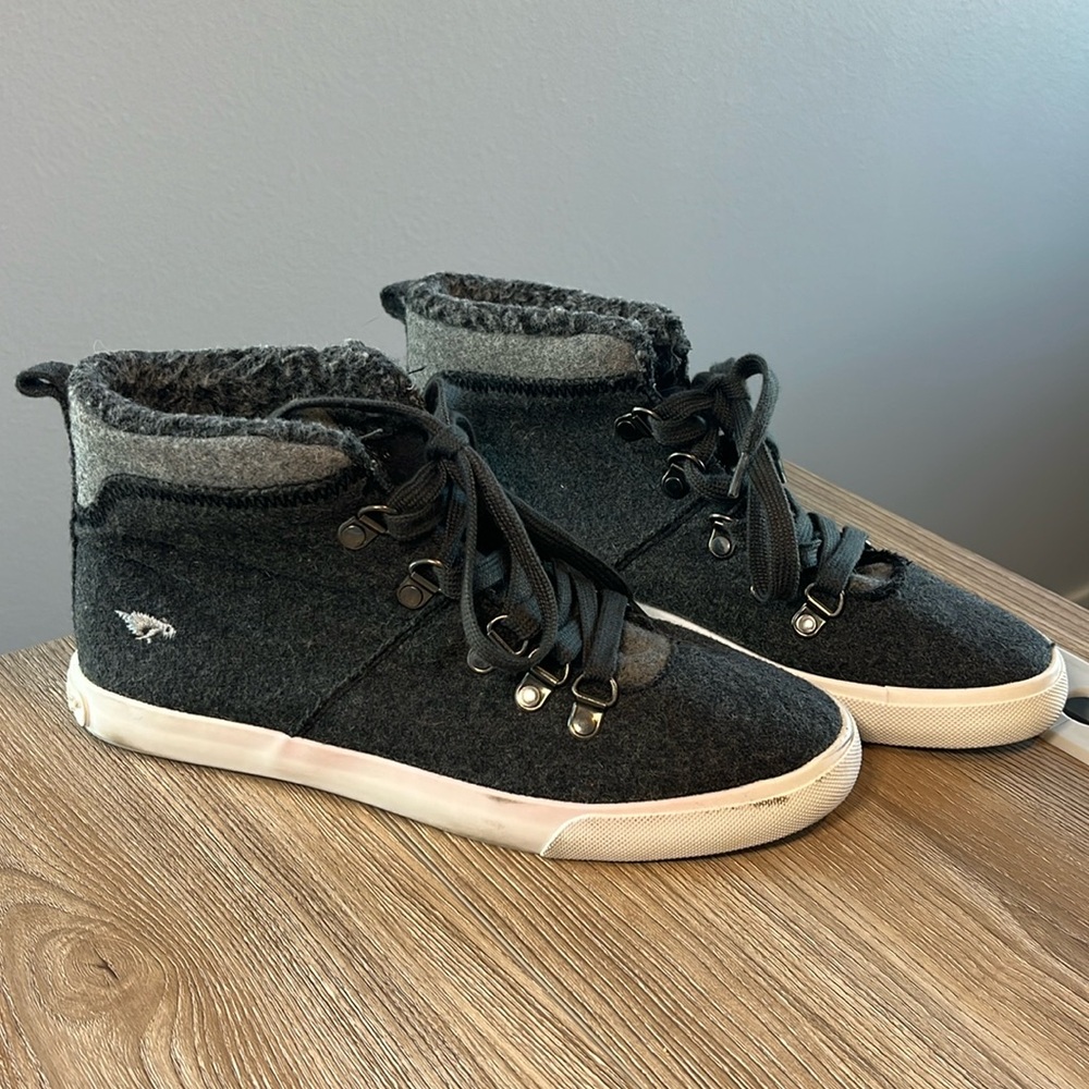 Rocket Dog Women’s High Top Sneakers in Gray
